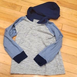 5T EUC Children’s Place marled hoodie. Light blue sleeves and Navy hood.  Soft!